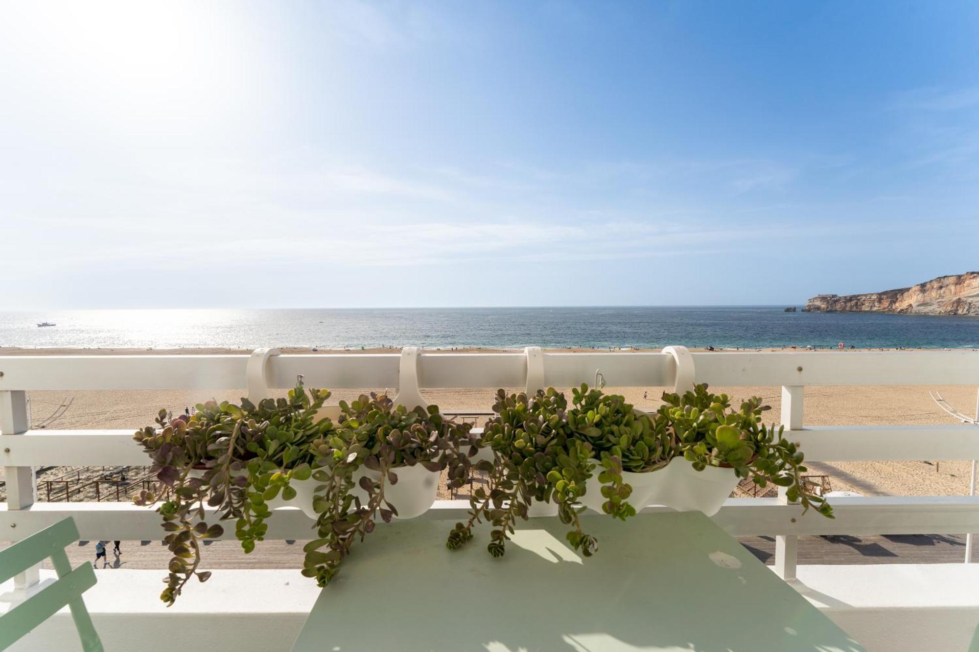 T2 Dina's Place Nazare