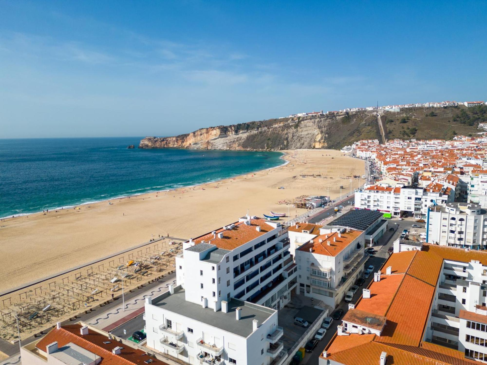 T2 Dina's Place Nazare